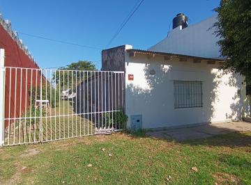 Casa · 80m² · 3 Ambientes · 1 Cochera · Casa a Refaccionar en Venta Dos Dorm., Cochera y Parque