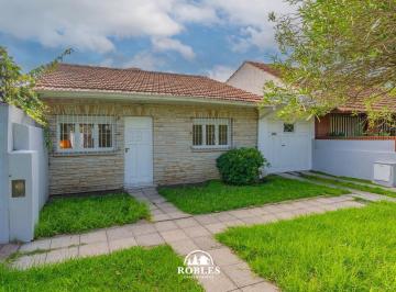 Casa · 92m² · 3 Ambientes · Chalet en El Barrio Parque Luro
