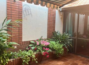 Casa de 6 ambientes, Lanús · Importante Propiedad en Esquina