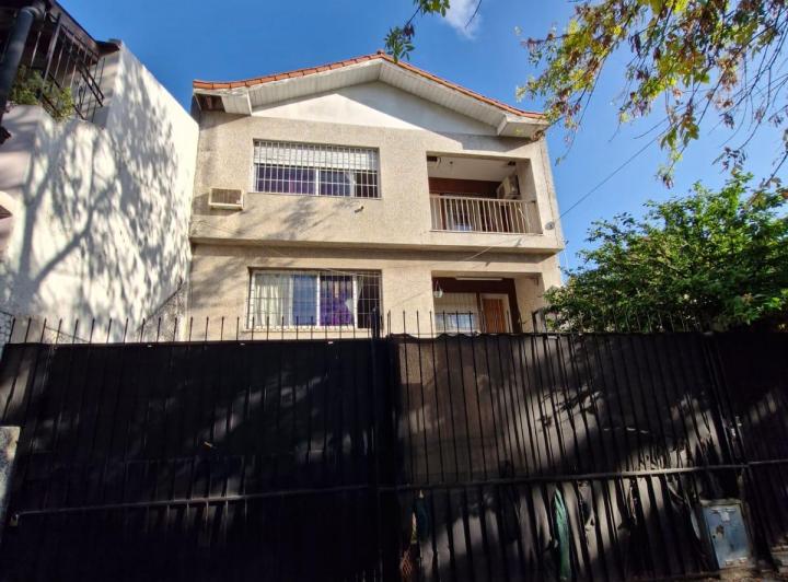 Casa · 295m² · 4 Ambientes · 1 Cochera