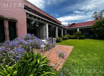 Casa · 700m² · 11 Ambientes · 2 Cocheras · Casa en San Isidro