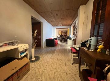 Casa · 77m² · 5 Ambientes · 1 Cochera · Casa 2 Dorm. en La Plata