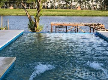 Casa · 400m² · 7 Ambientes · 2 Cocheras · Venta Casa Al Rio en El Barrio San Juan, Villanueva