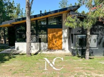 Casa · 300m² · 6 Ambientes · Casa Moderna en Venta en Costa Esmeralda