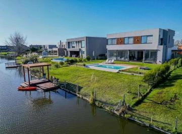 Casa · 270m² · 6 Ambientes · 4 Cocheras · Casa en Canton Norte a Laguna