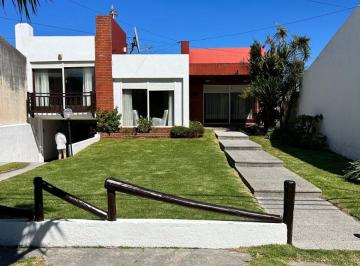 Casa de 4 ambientes, Miramar · Casa con 199 m² y 3 Dorm. en Venta Barrio Muelle