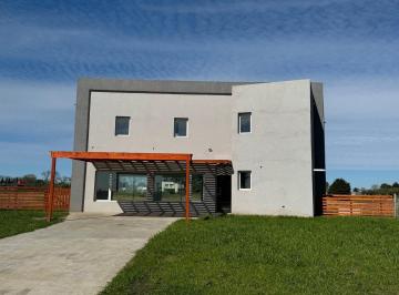Casa · 185m² · 4 Ambientes · 2 Cocheras · Casa en Venta San Sebastian Area 2 a La Laguna y Golf