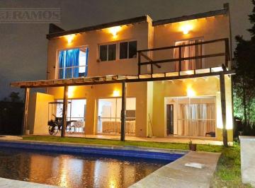 Casa · 150m² · 7 Ambientes · Oportunidad. 3 Dorm.. Pileta. Barrio Escriturable.