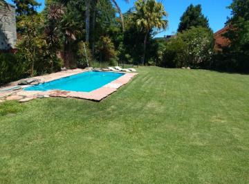 Casa · 200m² · 4 Ambientes · 1 Cochera · Chalet de 5 Ambientes en Alquiler, en Martínez
