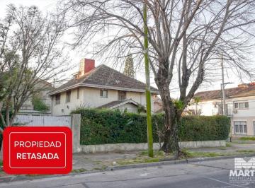 Casa · 211m² · 6 Ambientes · 2 Cocheras · Casa en Venta de 6 Ambientes en Martínez con Escritorio, Playroom, Jardin y Cochera