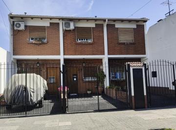 Casa · 54m² · 3 Ambientes · 1 Cochera · Duplex 3 Ambientes con Cochera y Fondo Verde en Venta en Tablada