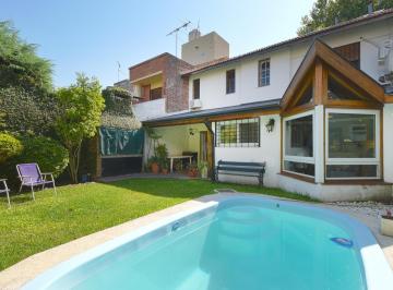 Casa · 180m² · 5 Ambientes · 1 Cochera · Venta Casa 4 Ambientes Jardín y Pileta en Adrogué