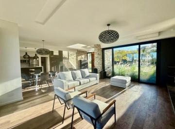 Casa · 300m² · 6 Ambientes · 2 Cocheras · Casa en Alquiler en Vistas de Puertos Escobar