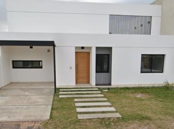 Casa · 102m² · 3 Ambientes · 1 Cochera · Casa en Venta Solares de Manantiales