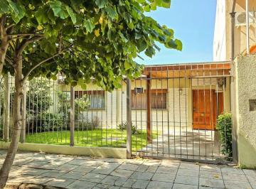 Casa · 130m² · 4 Ambientes · 1 Cochera · Venta Casa en Temperley Pileta Quincho