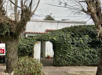 Casa de 8 ambientes, Almirante Brown · Casa Para Dos Familias con Dependencias