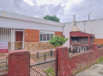 Casa · 63m² · 3 Ambientes · 1 Cochera · Casa 2 Dorm., Garage y Local Comercial