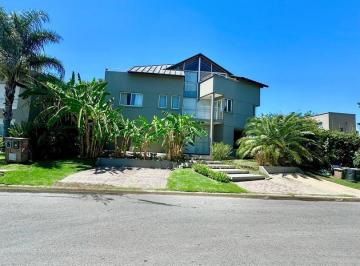 Casa · 315m² · 4 Ambientes · 1 Cochera · Venta Casa Apto Credito B|cerrado Santa Barbara