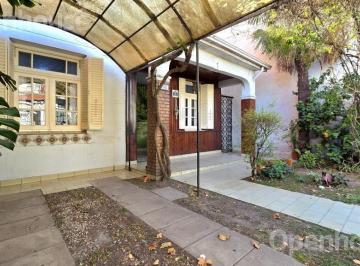 Casa · 162m² · 5 Ambientes · 1 Cochera · Casa 5 Amb C/ Parque/ Garaje - Lote de 8,82 m X 28,34 m - Floresta