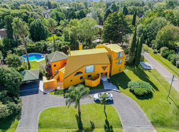 Casa · 392m² · 6 Ambientes · 2 Cocheras · Casa Venta 6 Ambientes Country San Diego Moreno