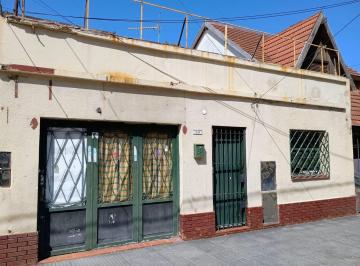 Casa · 112m² · 4 Ambientes · 2 Cocheras · Venta Casa 5amb en Turdera C/cochera 2 Patios