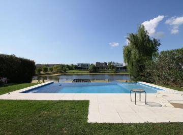 Casa · 254m² · 5 Ambientes · 2 Cocheras · Venta Casa Barrio San Francisco. Villanueva