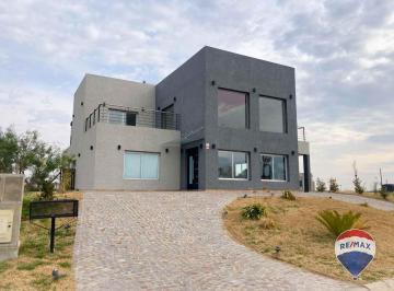 Casa · 250m² · 5 Ambientes · 1 Cochera · Casa 5 Ambientes Piscina Climatizada Canning