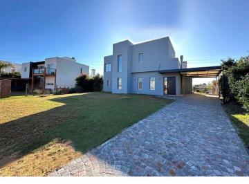 Casa · 199m² · 4 Ambientes · 2 Cocheras · Venta Casa - San Francisco Villanueva - Tigre