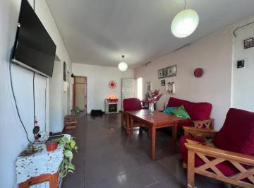Casa · 60m² · 3 Ambientes · 2 Cocheras · Casa 3 Ambientes Venta Guernica Parque Amplio