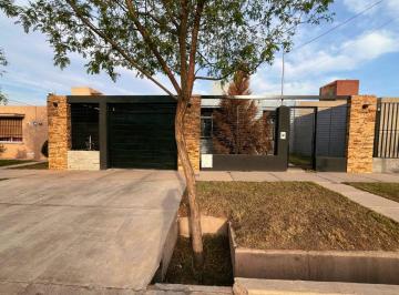 Casa · 150m² · 3 Ambientes · 1 Cochera · Casa en Venta, Nueva, Excelente Ubicacion