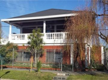 Casa · 200m² · 6 Ambientes · 2 Cocheras · Venta Casa 5 Ambientes C/parque Florencio Varela