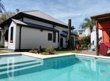 Casa · 260m² · 6 Ambientes · 4 Cocheras · Venta Casa 3 Dorm.. Jardín y Pileta. Alberdi
