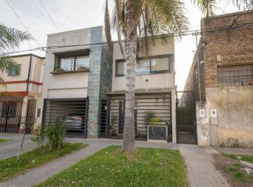 Casa · 184m² · 6 Ambientes · 1 Cochera · Remax Vende, Casa Estilo Moderno, Sargento Cabral.