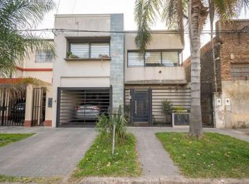 Casa · 184m² · 6 Ambientes · Remax Vende, Casa Estilo Moderno, Sargento Cabral.