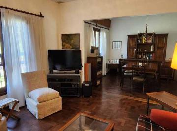 Casa · 188m² · 3 Ambientes · 1 Cochera · Venta Casa 4 Ambientes con Parque en Campana