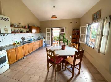 Casa · 188m² · 4 Ambientes · 2 Cocheras · Casa 3 Dorm. San Vicente Apta Credito