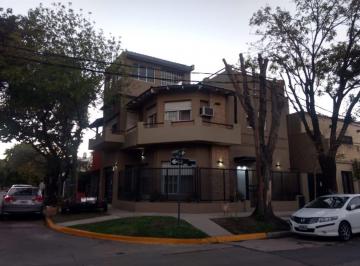Casa · 190m² · 4 Ambientes · 1 Cochera · Casa 4 Amb. en Esquina Garaje Lavadero Terraza