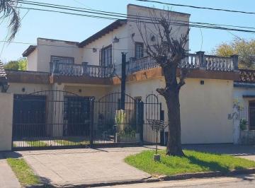 Casa · 120m² · 4 Ambientes · 1 Cochera · Venta de Casa en Moreno con Jardin 3 Dorm.