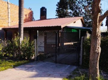 Casa · 65m² · 3 Ambientes · 2 Cocheras · Venta Casa en de Vicenzo Grande Pilar