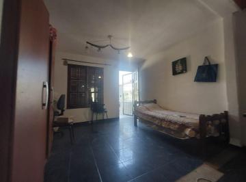 Casa · 62m² · 7 Ambientes · 1 Cochera · Venta Casa Dos Dorm. en Barrio Las Flores