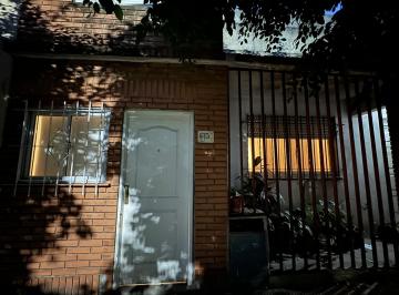 Casa · 107m² · 2 Ambientes · Venta Casa 2 Amb V Sarmiento - Permuta Xdto en Moron