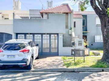 Casa · 150m² · 5 Ambientes · 2 Cocheras · Casa en Venta en Pergamino con Patio y Cochera
