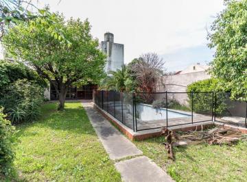 Casa · 160m² · 4 Ambientes · 2 Cocheras · Venta Casa 4 Amb - Quincho, Jardín, Cochera - Lanús