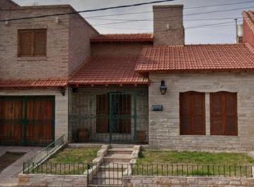 Casa · 111m² · 6 Ambientes · 2 Cocheras · Venta de Casa Dorrego Guaymallen