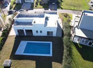 Casa · 141m² · 4 Ambientes · 2 Cocheras · Venta Casa 4 Amb Haras Sta María Adelanto Financia