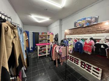 Local comercial · 200m² · Venta Casa con 2 Locales en Pb y 2 Deptos en Pa