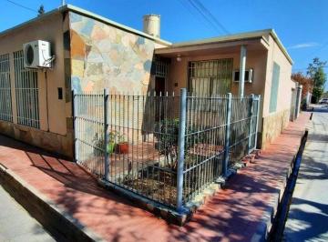 Casa · 80m² · 4 Ambientes · 1 Cochera · Casa Esquina en Venta B° Privado Buci Villa Nueva
