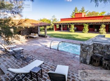 Campo · 807m² · 8 Ambientes · Venta Casa - Casco - Lodge - 7 Dorm. Cordoba - Las Peñas