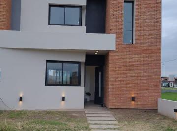 Casa de 5 ambientes, Córdoba · Alquiler de Duplex a Estrenar 3 Dorm. y 3 Baños