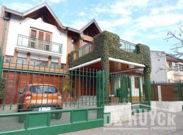 Casa · 389m² · 5 Ambientes · 3 Cocheras · Chalet en Venta en Quilmes Oeste